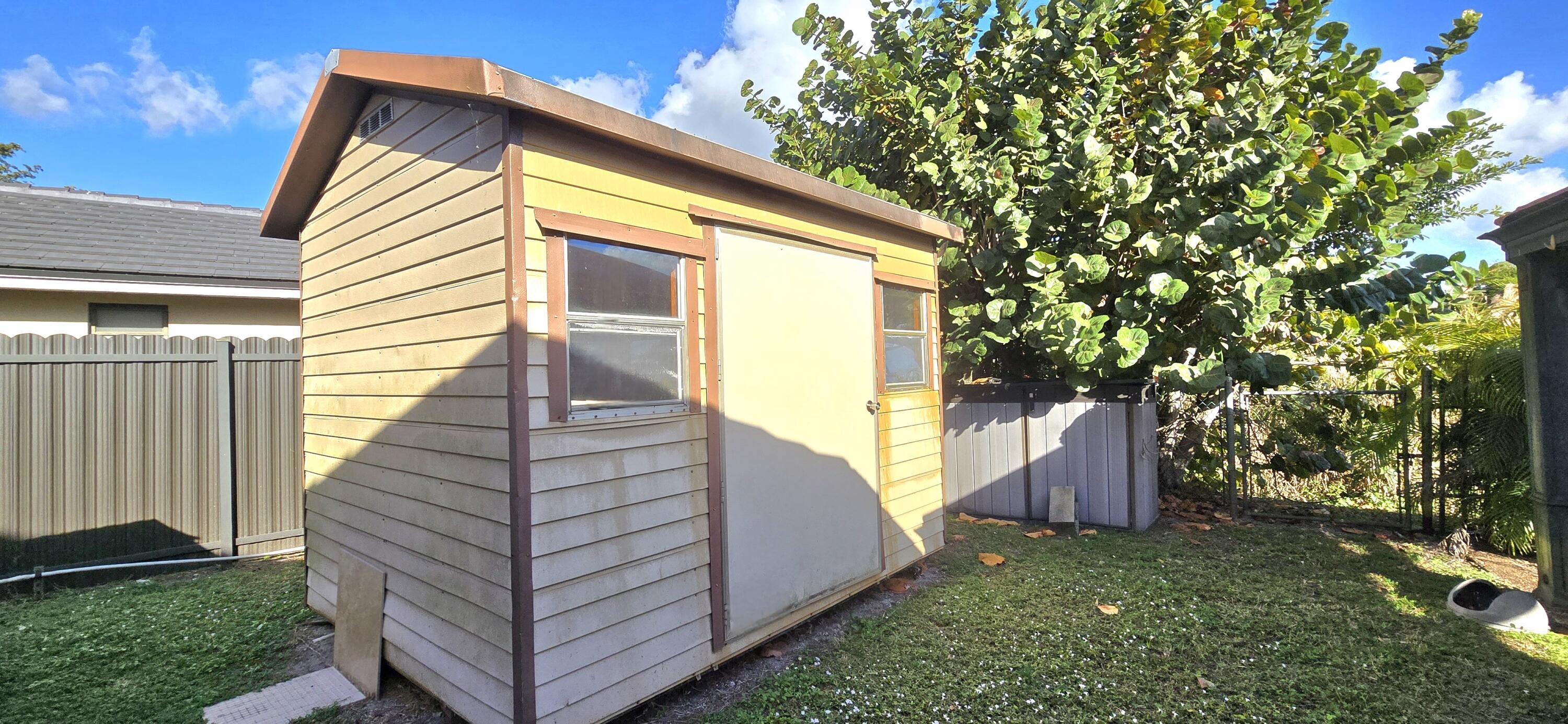 COUNTRY CLUB OF MIAMI ESTS SEC 4 - Residential