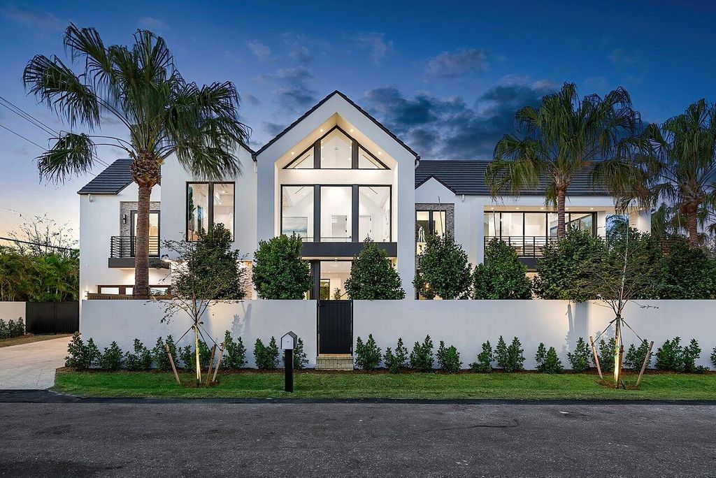 Photo of 504 NE 7th Avenue, Delray Beach, FL 33483 (MLS # R10954728)