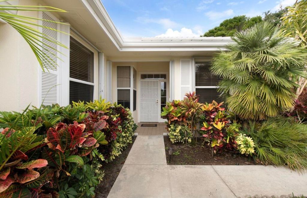 Photo of 1092 Bedford Avenue, Palm Beach Gardens, FL 33403 (MLS # B26035014)