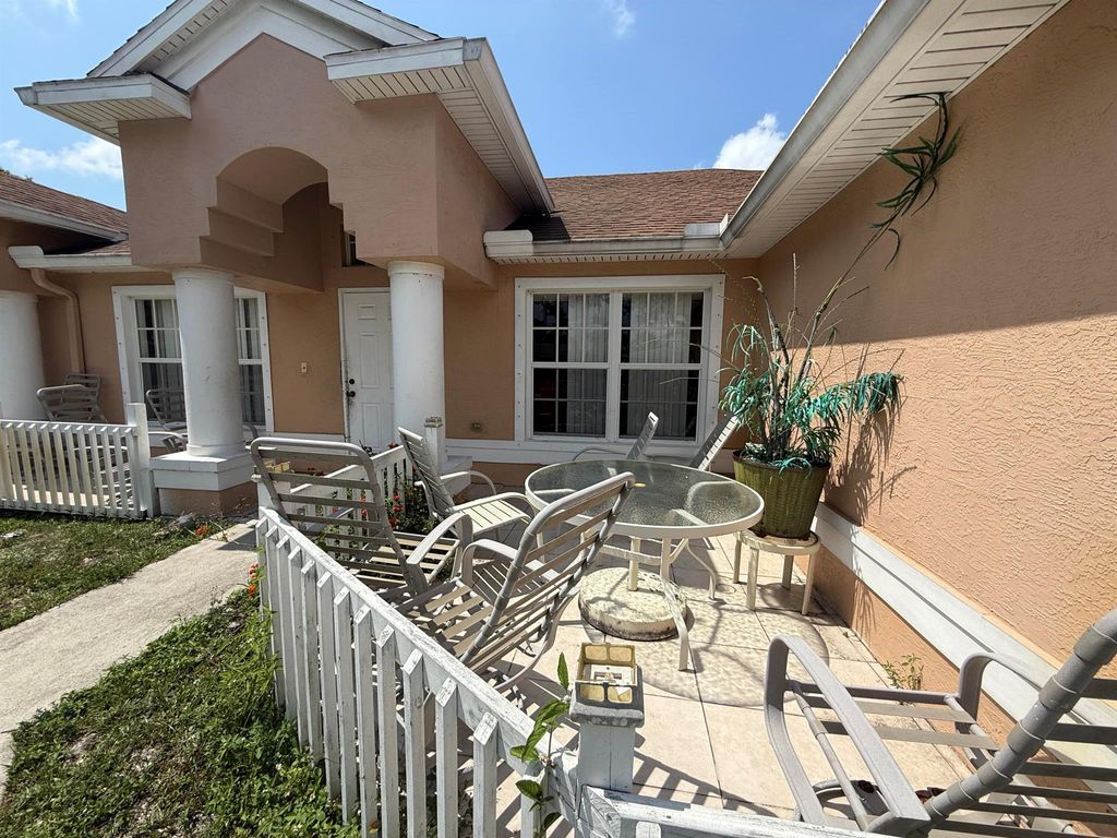 Photo of 416 SE Calmoso Drive, Port Saint Lucie, FL 34983 (MLS # R11093476)