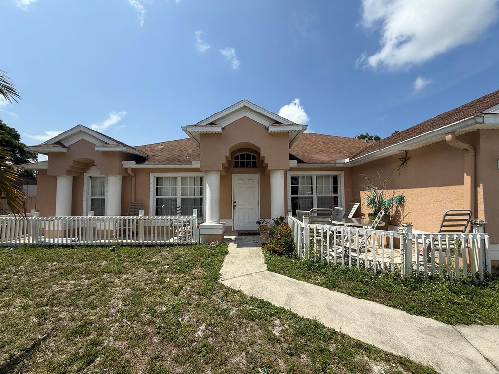 Photo of 416 SE Calmoso Drive, Port Saint Lucie, FL 34983 (MLS # R11093476)