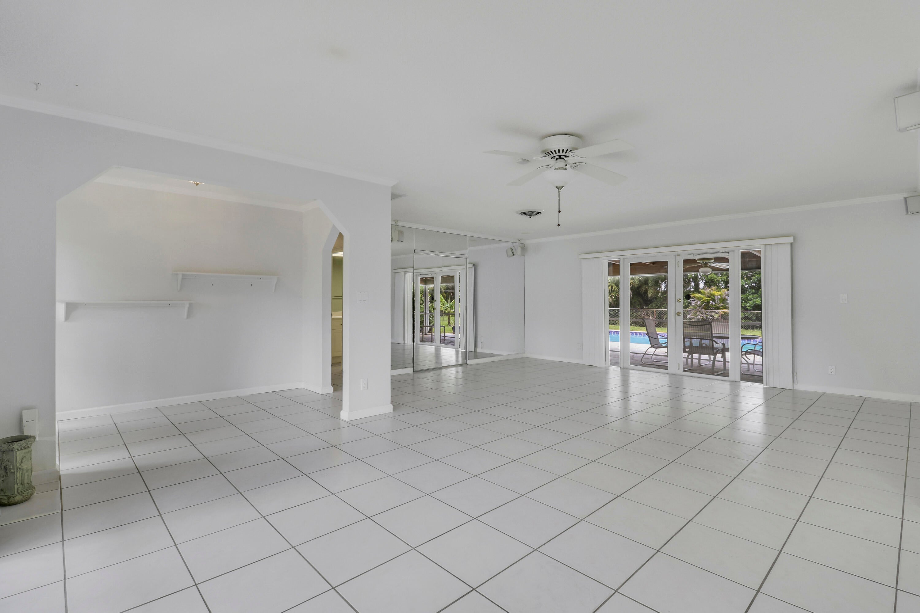 6824 Lakeside Road