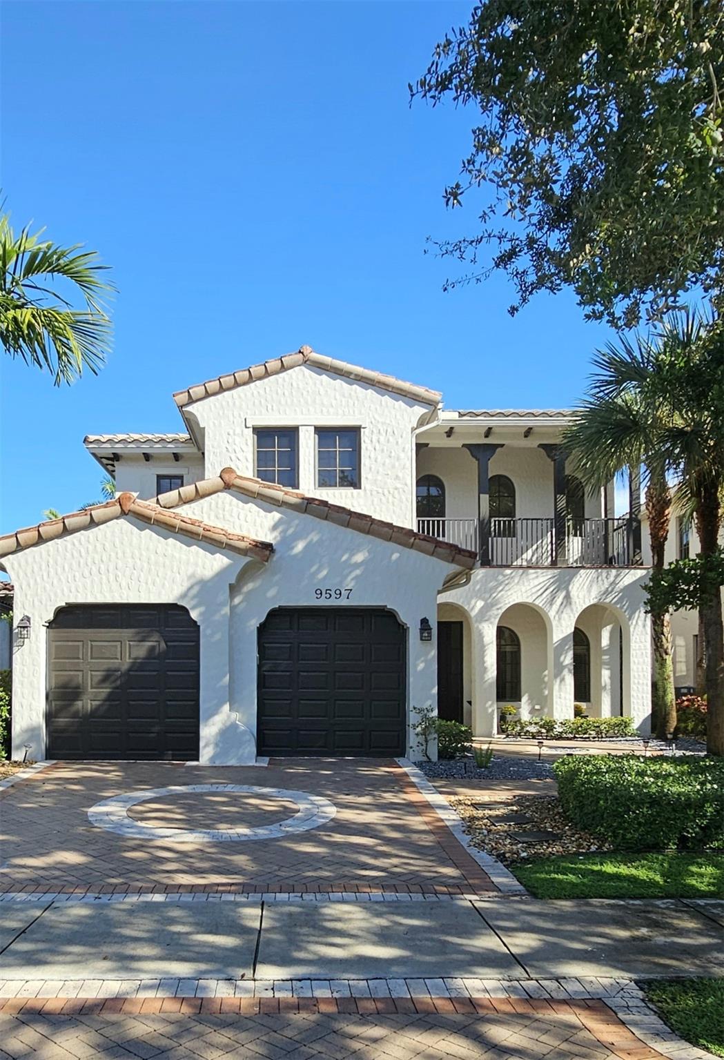 BEAUTIFUL MEDITERRANEAN STYLE HOME WITH LAKE VIEW LOCATED IN THE PRESTIGIOUS PARKLAND GOLF AND COUNTRY CLUB. 4 BEDROOMS + OFFICE ROOM + 3 FULL BATHROOMS, OPEN KITCHEN LAYOUT WITH HIGH KITCHEN CABINETS, FAMILY ROOM, BREAKFAST AREA, FORMAL DINNING AND LIVING ROOM WITH VOLUME CEILING, MASTER AND GUEST BEDROOM ON THE FIRST FLOOR, MASTER BATH WITH JACUZZI, NEW VINYL FLOOR, IMPACT DOORS AND IMPACT WINDOWS AROUND THE HOUSE, LARGE BACKYARD WITH LAKE VIEW. 5 STARS PARKLAND GOLF & COUNTRY CLUB COMMUNITY, PRIVATE RESTAURANT, 10 TENNIS COURTS, BASKETBALL AND PICKLEBALL COURTS, NEW FITNESS CENTER, 4 POOLS, JACUZZI, TIKI BAR, AND MUCH MORE AROUND THE GREG NORMAN GOLF COURSE.