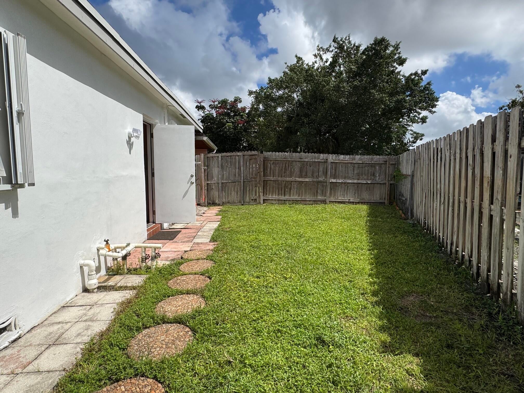 8306 NW 74TH Terrace
