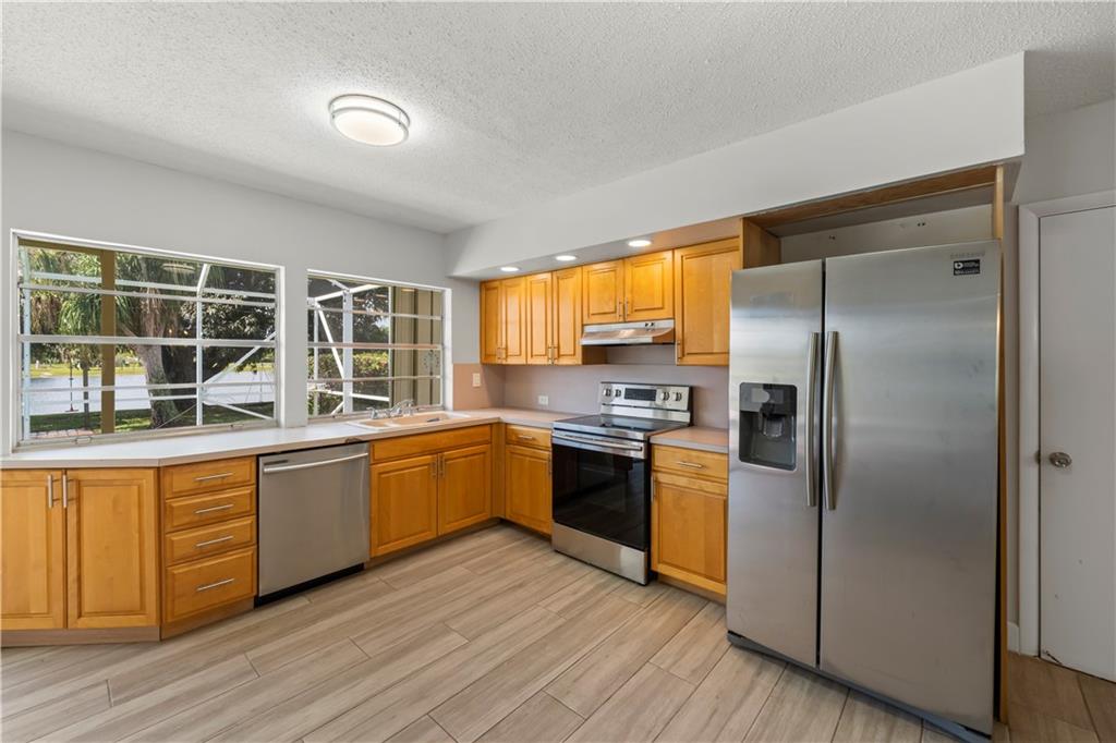 PLANTATION PARK LAKESITES - Residential