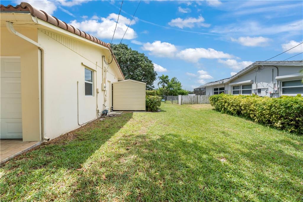 PLANTATION PARK LAKESITES - Residential
