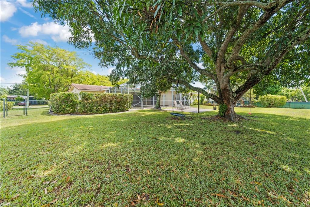 PLANTATION PARK LAKESITES - Residential