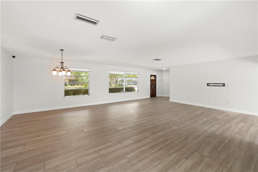 PLANTATION PARK LAKESITES - Residential