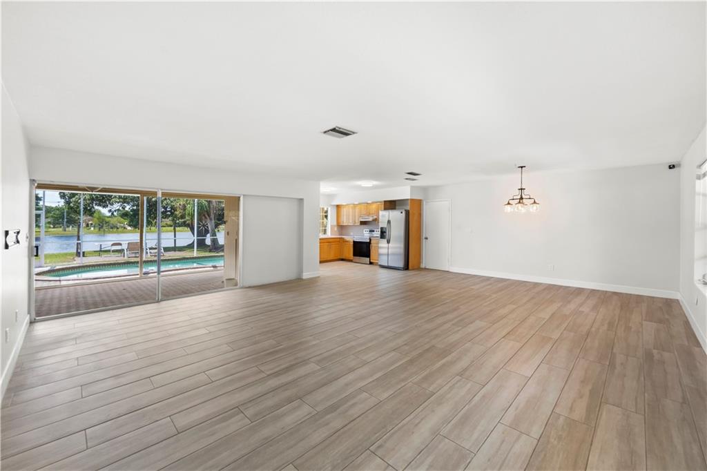 PLANTATION PARK LAKESITES - Residential