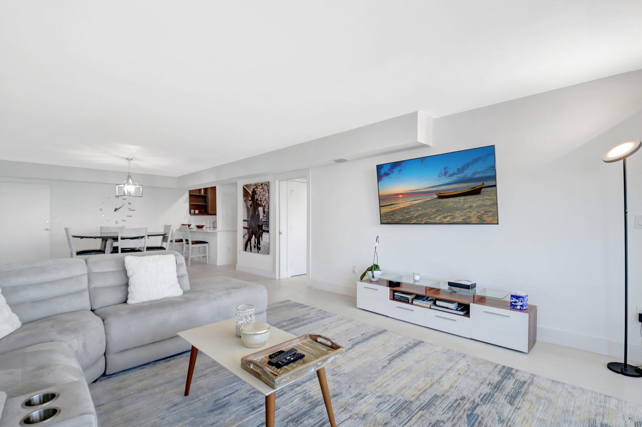 CARLYLE HOUSE - Residential