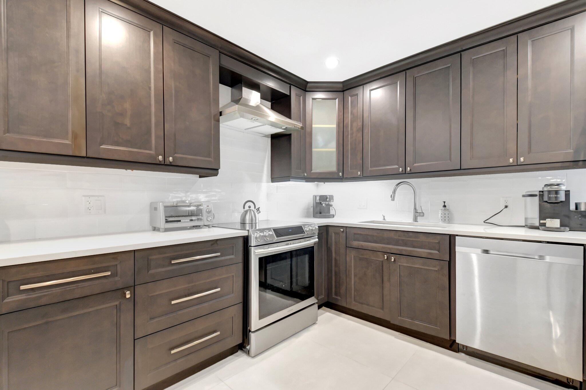 CARLYLE HOUSE - Residential