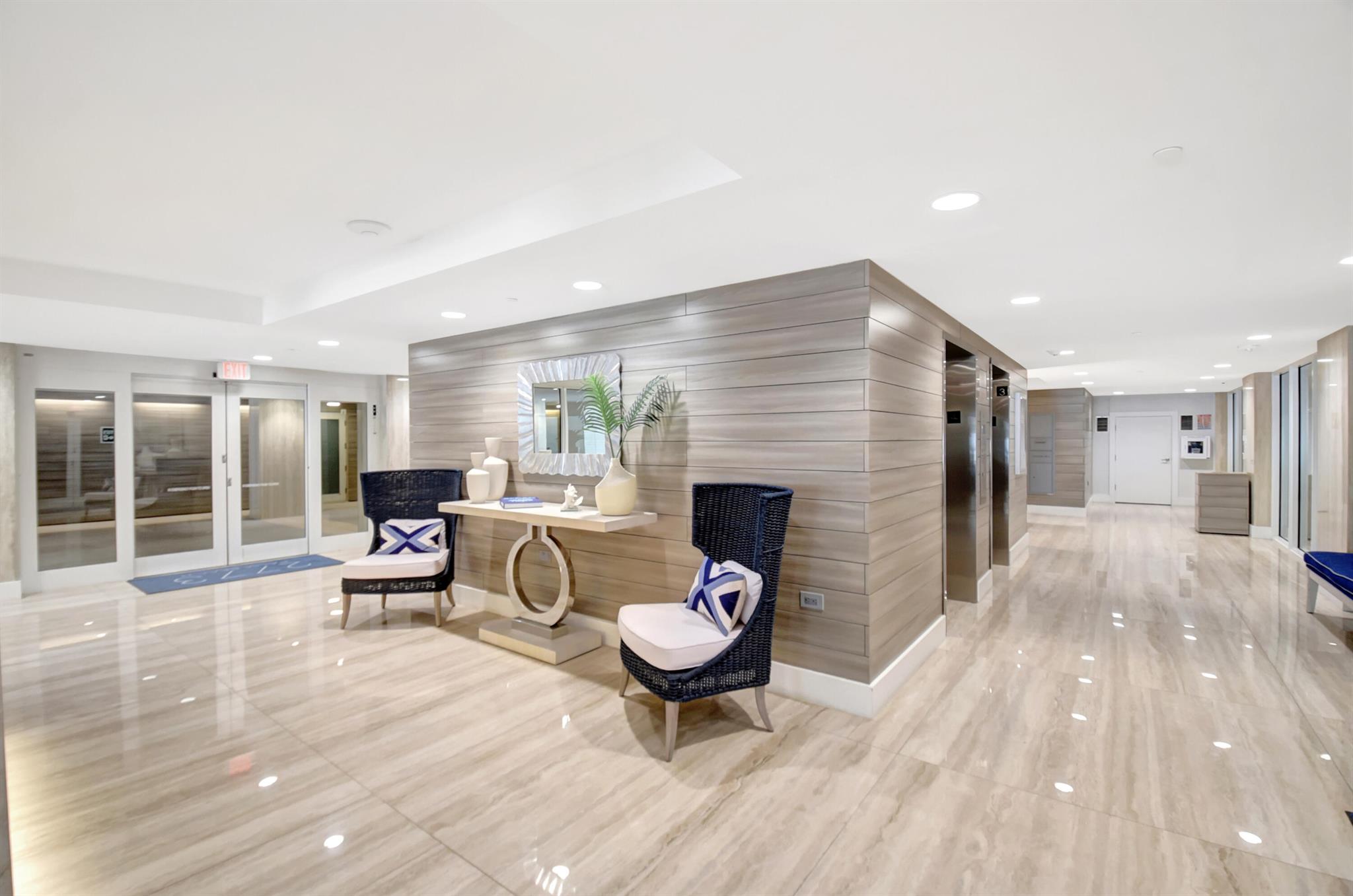 CARLYLE HOUSE - Residential
