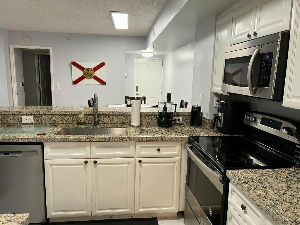 ROYAL GRAND CONDO - Residential