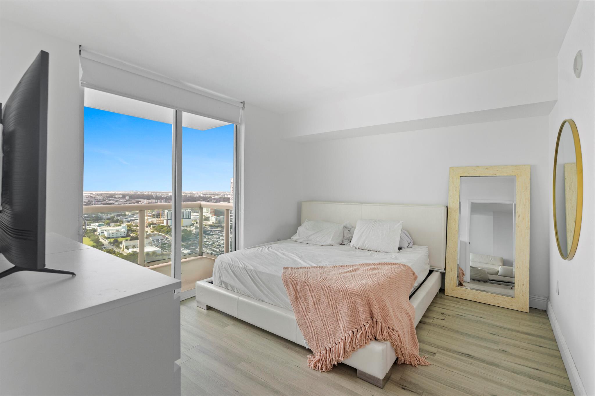 1800 CLUB CONDO - Residential