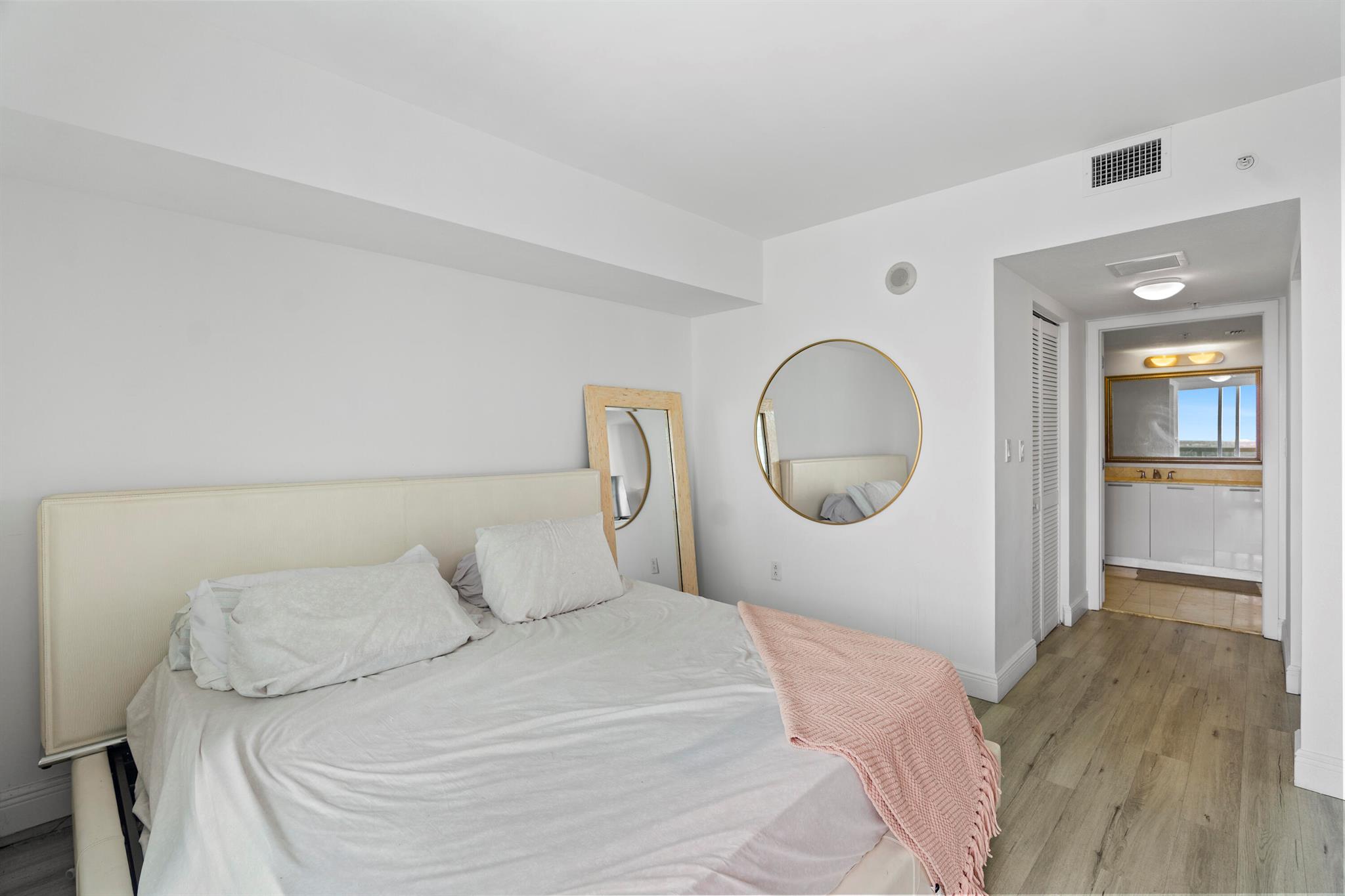 1800 CLUB CONDO - Residential