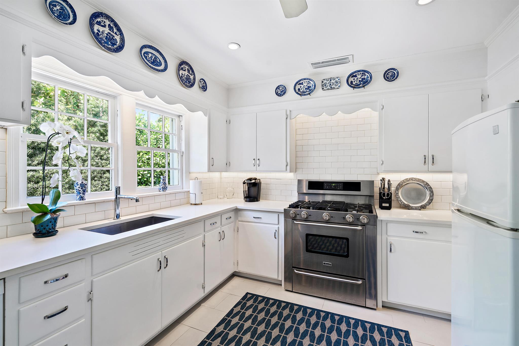 EL ENCANTO 2 - Residential Lease