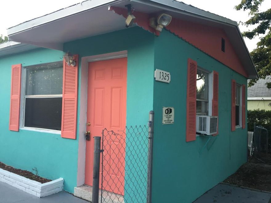 ****MOVE IN SPECIAL - 1 MONTH FREE **** Move in BEFORE February 1st and don't pay rent until ----- March 1st 

Updated and ready to move in. This is a 1 Bed / 1 bath in duplex with large yard and quiet neighbor.  

Total Move in $1700.00 
Minimum income must be $20,400

Close to bus line, major highways, shopping, beaches, and entertainment.