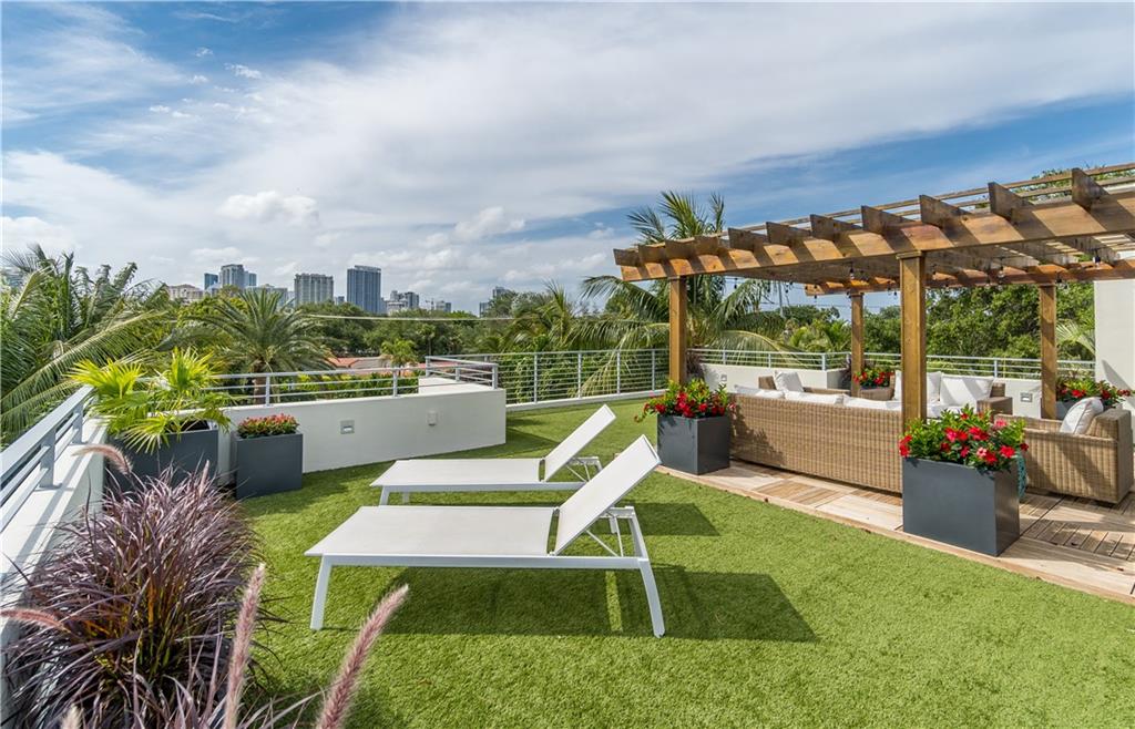 RIO VISTA ISLES - Residential