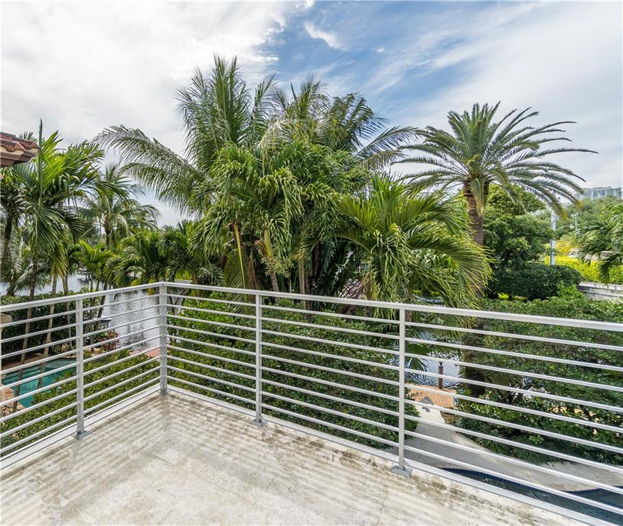 RIO VISTA ISLES - Residential