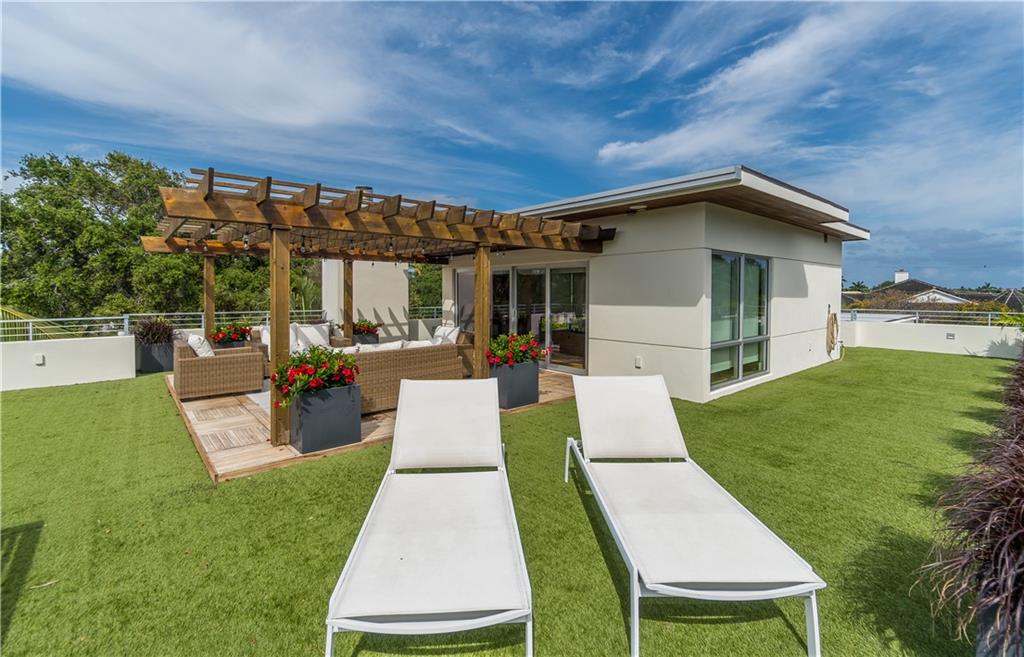 RIO VISTA ISLES - Residential