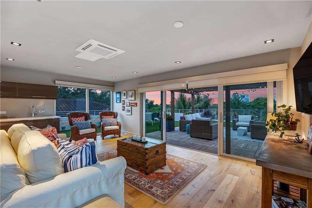 RIO VISTA ISLES - Residential