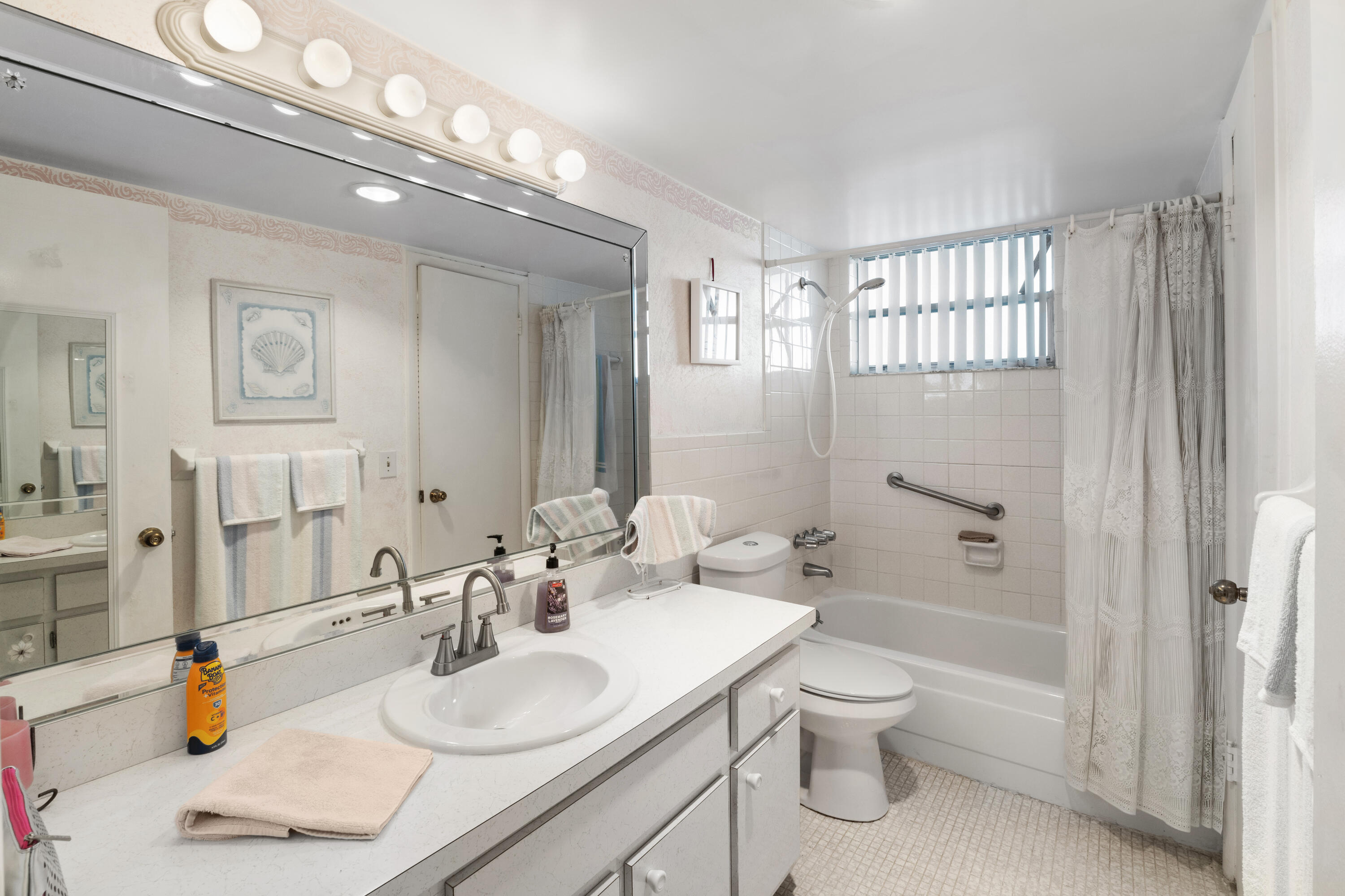 APRIL BREEZE CONDO - Residential Lease