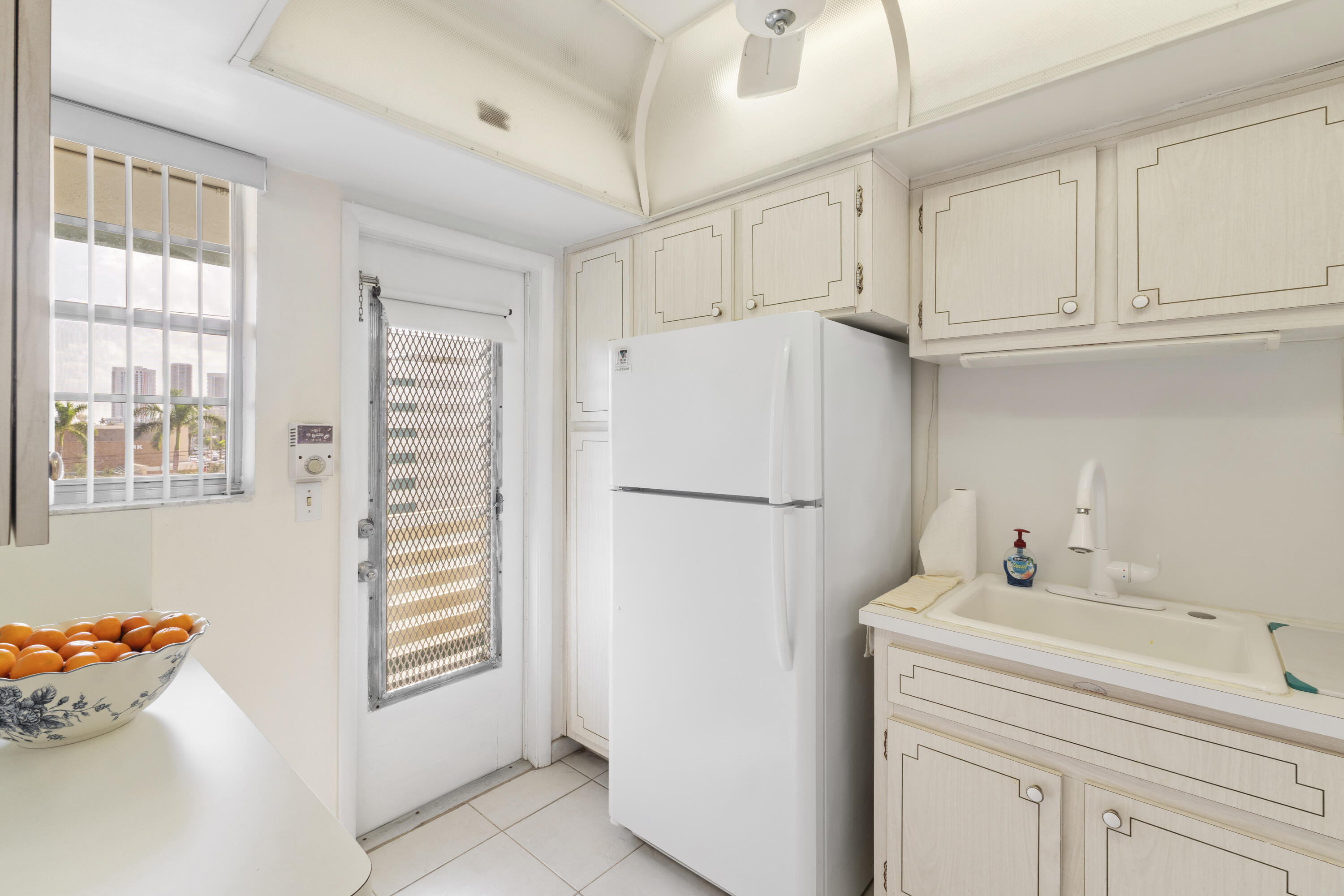 APRIL BREEZE CONDO - Residential Lease