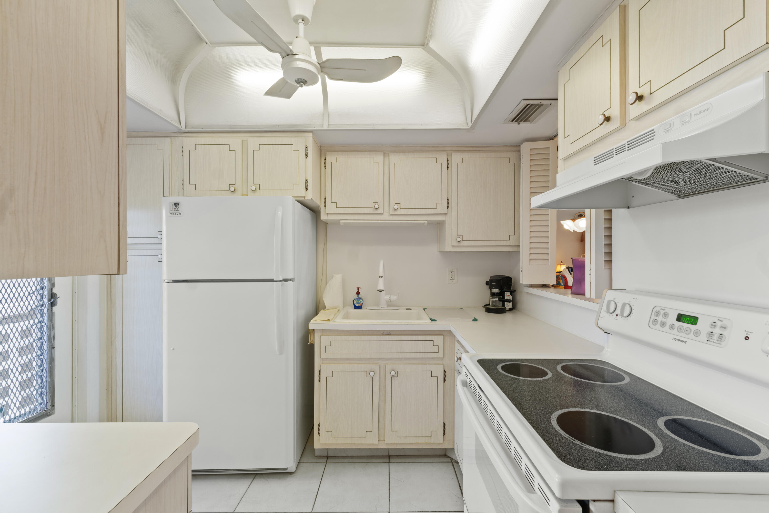 APRIL BREEZE CONDO - Residential Lease