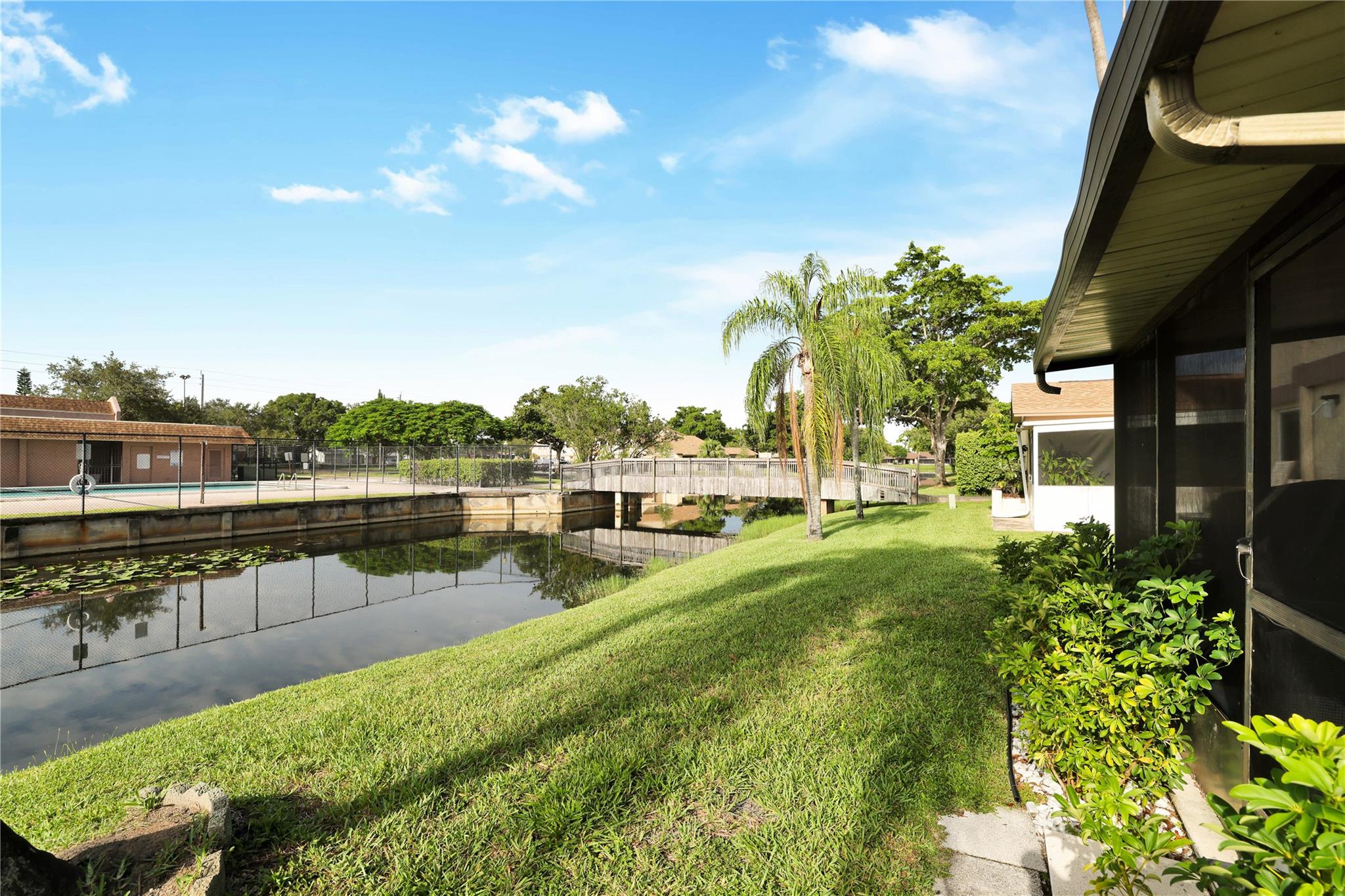 COUNTRY SQUIRE TOWNHOMES - Residential