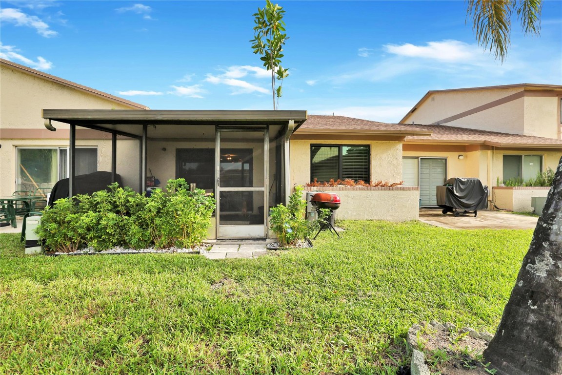 COUNTRY SQUIRE TOWNHOMES - Residential