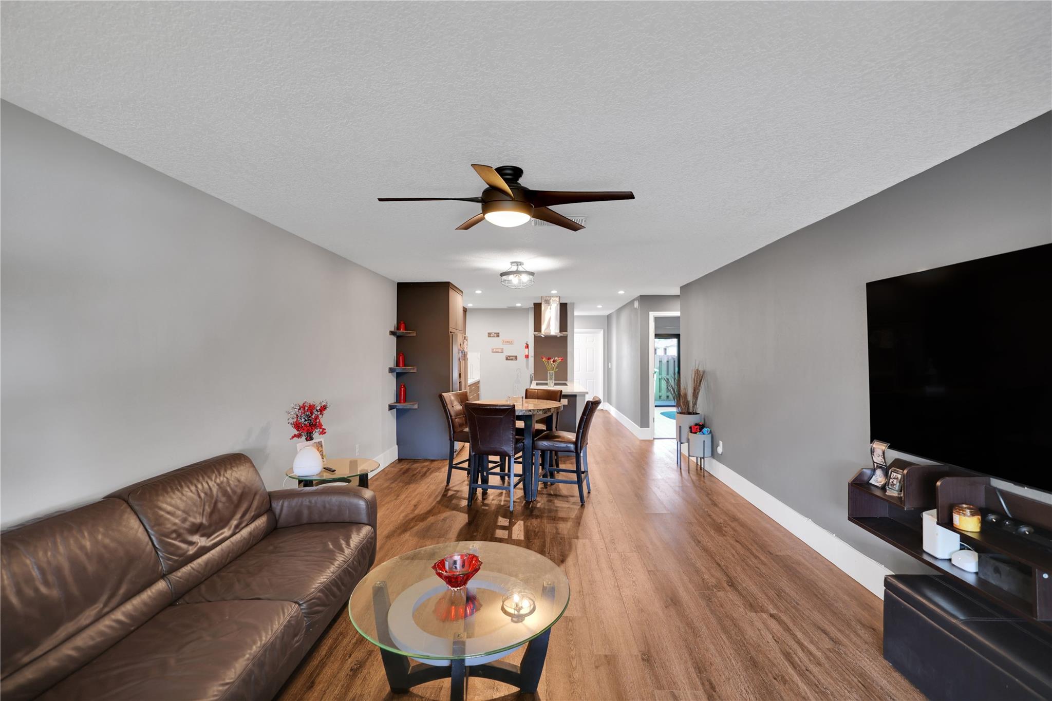 COUNTRY SQUIRE TOWNHOMES - Residential