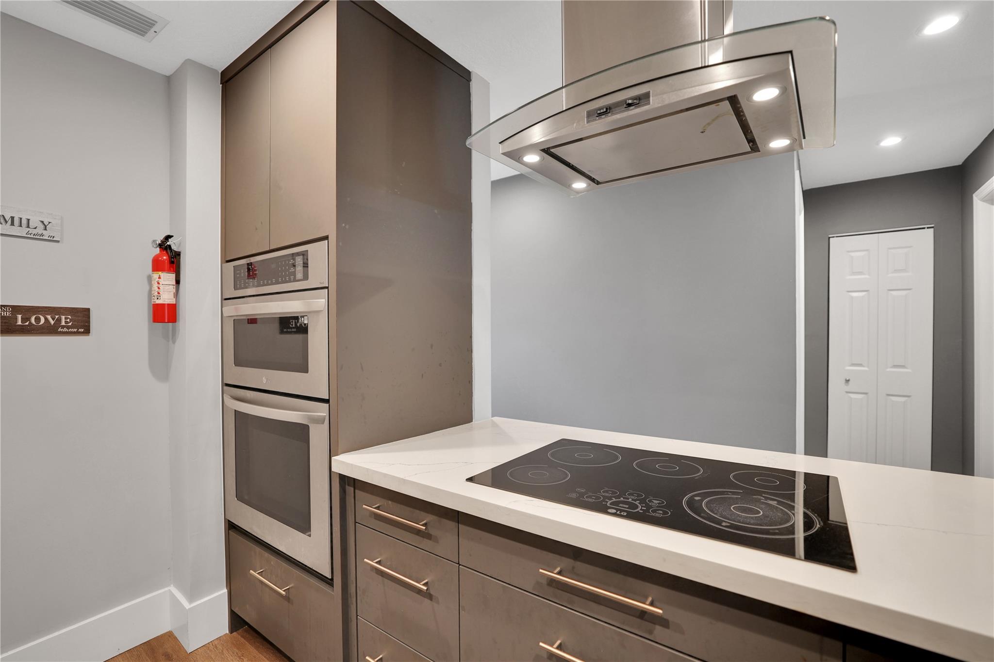 COUNTRY SQUIRE TOWNHOMES - Residential