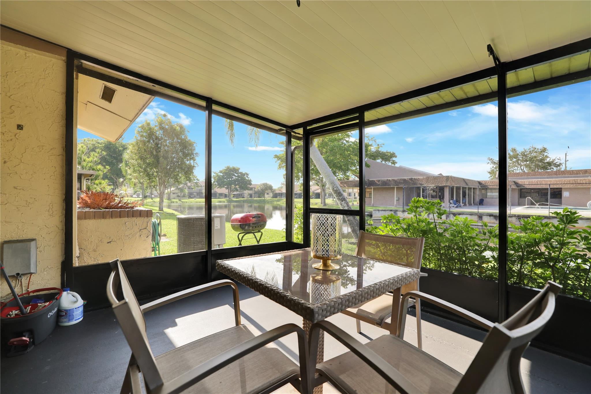 COUNTRY SQUIRE TOWNHOMES - Residential