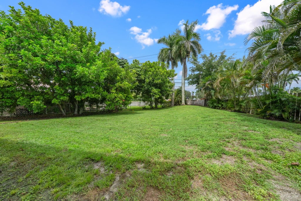 Photo of 117 Hemingway Court, Royal Palm Beach, FL 33411 (MLS # B26078728)