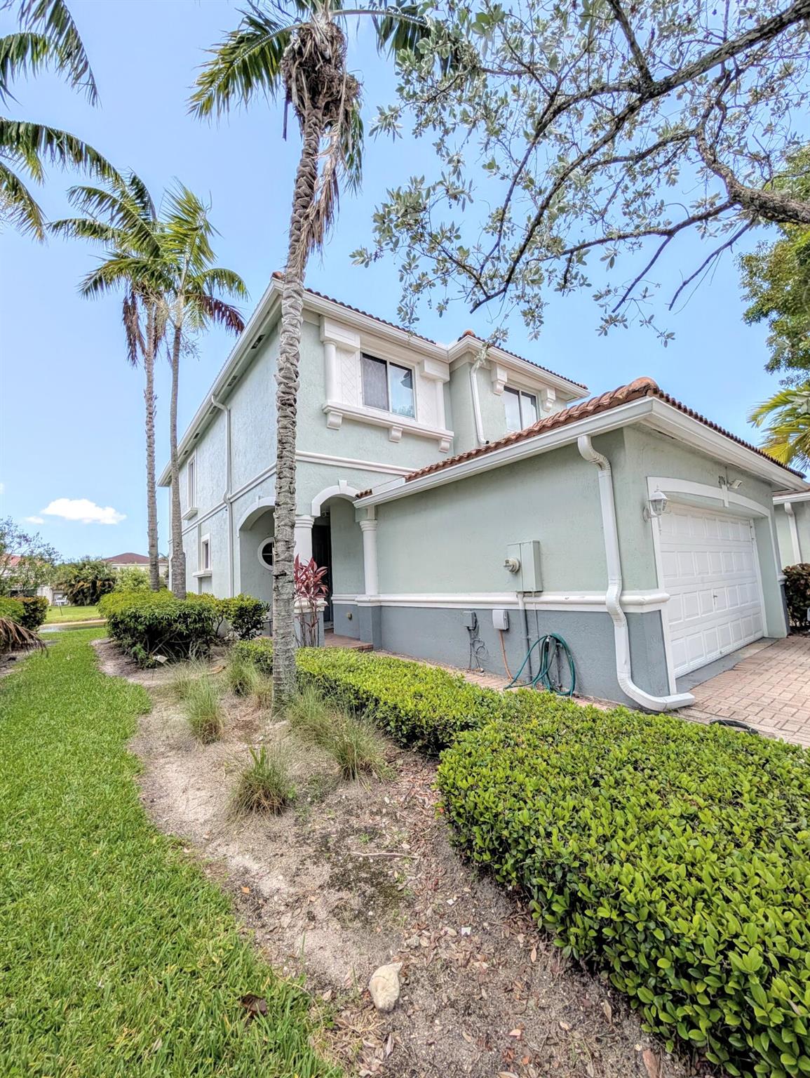 2196 Oakmont Drive