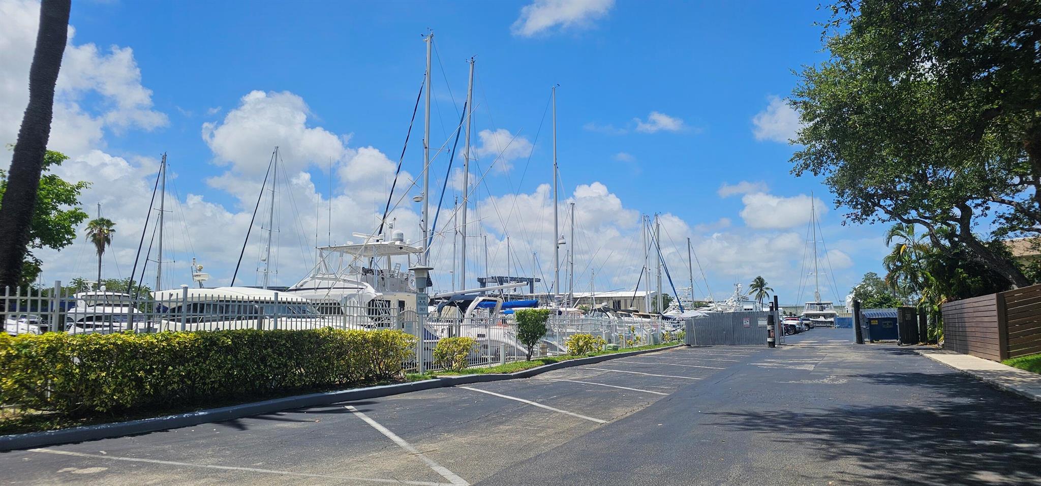 ROYAL PALM-VISTA EAST - Residential