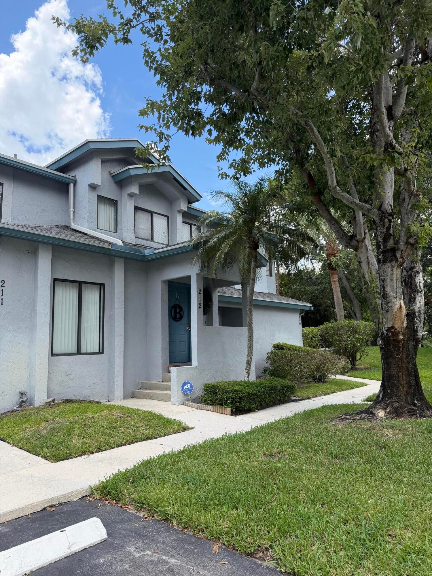 212 Harbour Pointe Way, Greenacres FL 33413