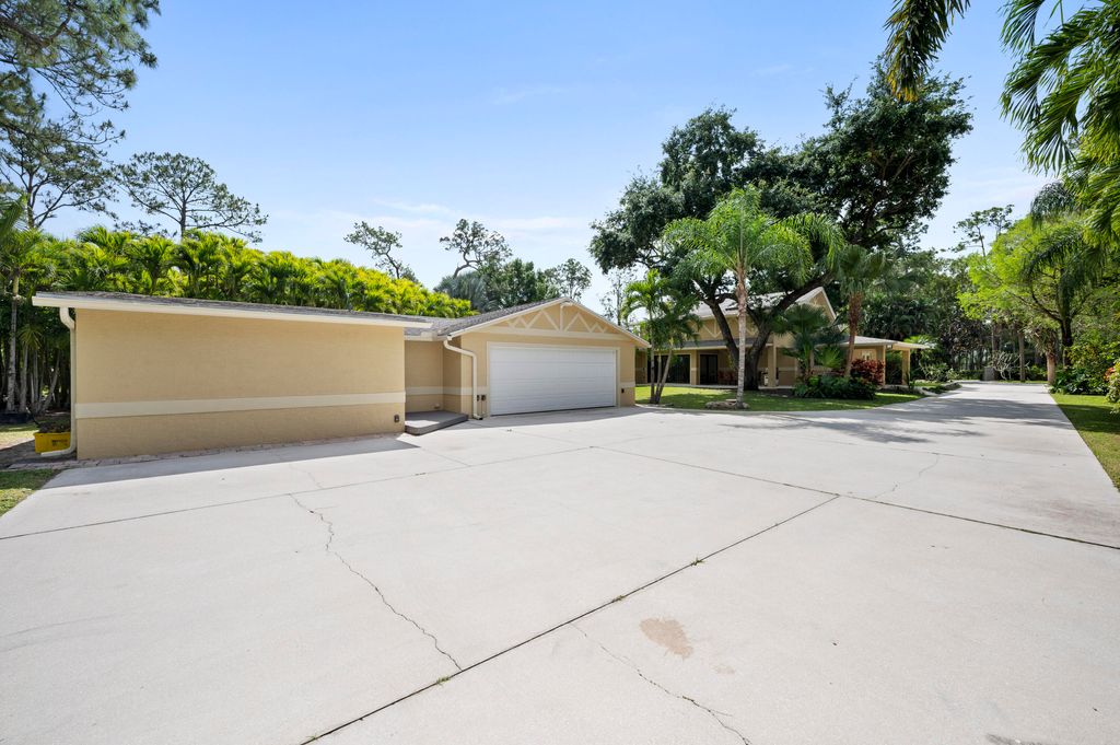 Photo of 12263 Sandy Run, Jupiter, FL 33478 (MLS # B26003430)