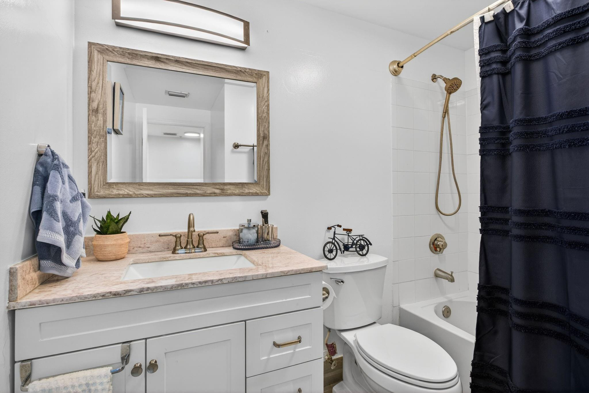 EL-AD POINCIANA - Residential