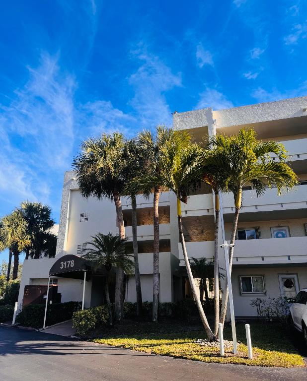 BARRINGTON AT POINCIANA CONDO - Residential Lease