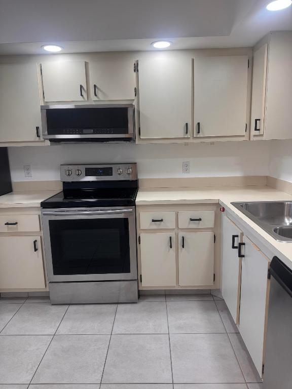 BARRINGTON AT POINCIANA CONDO - Residential Lease