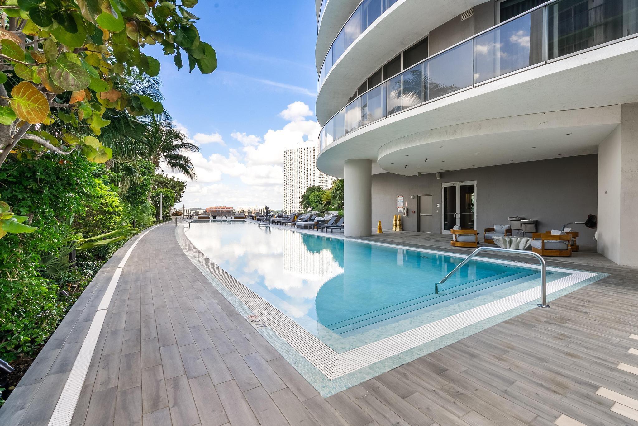 Aria on the Bay - Residential