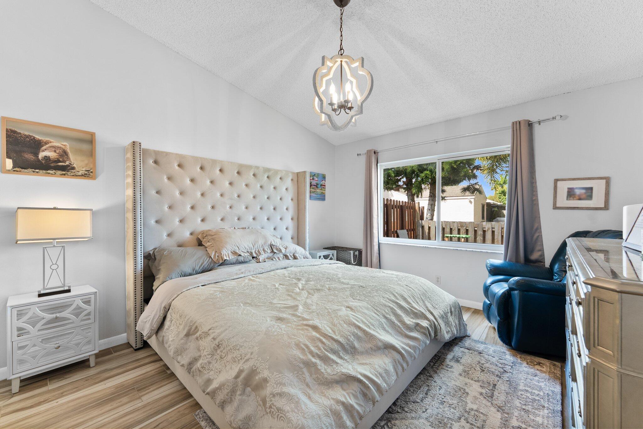 THE LAKES - Residential