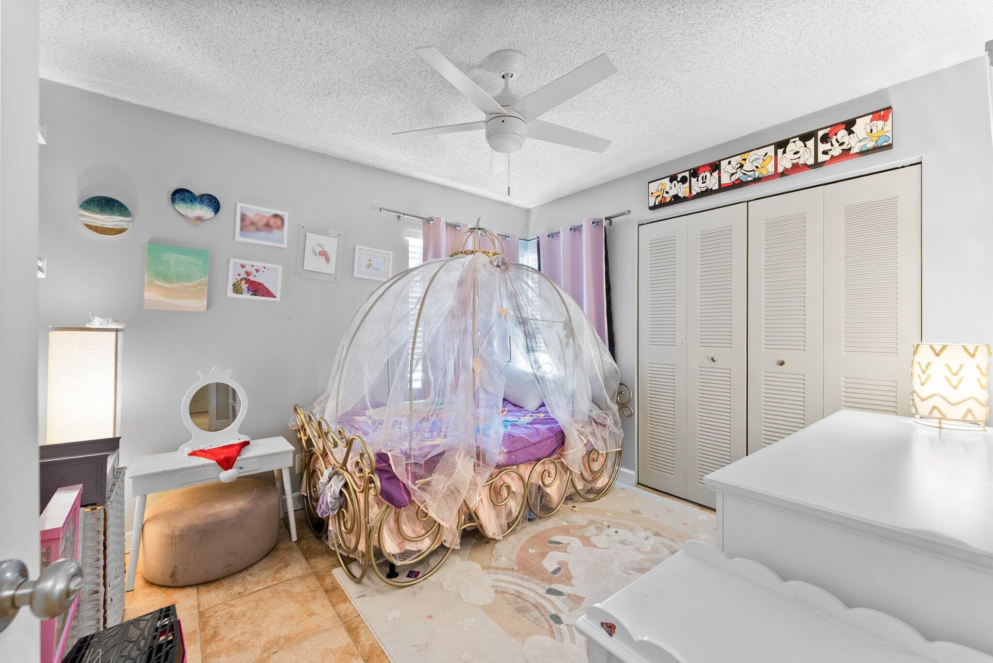 THE LAKES - Residential