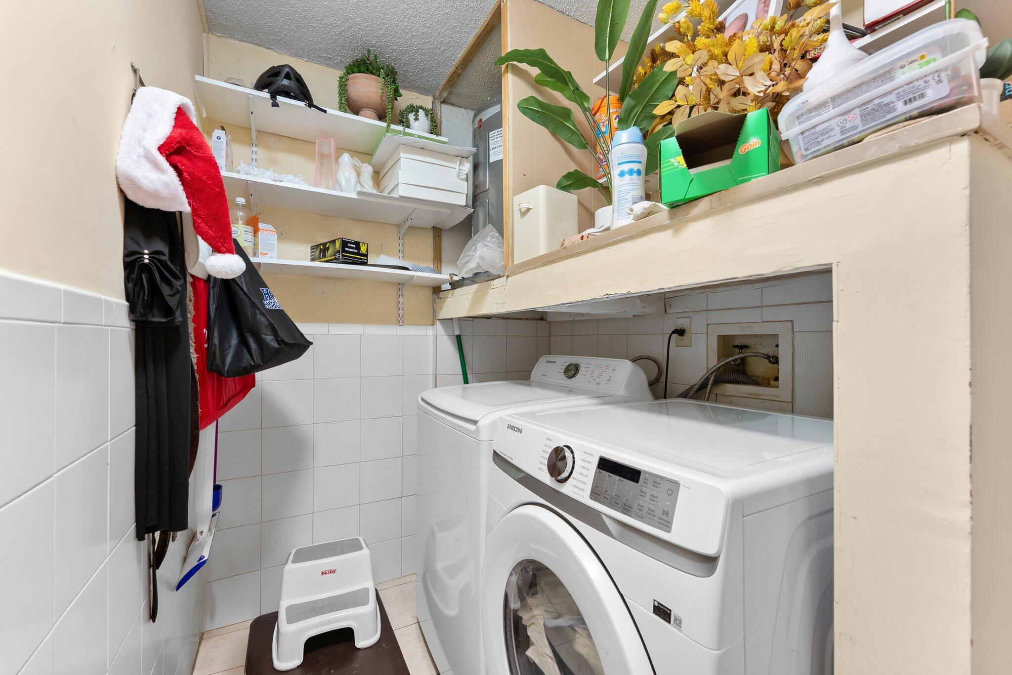 THE LAKES - Residential