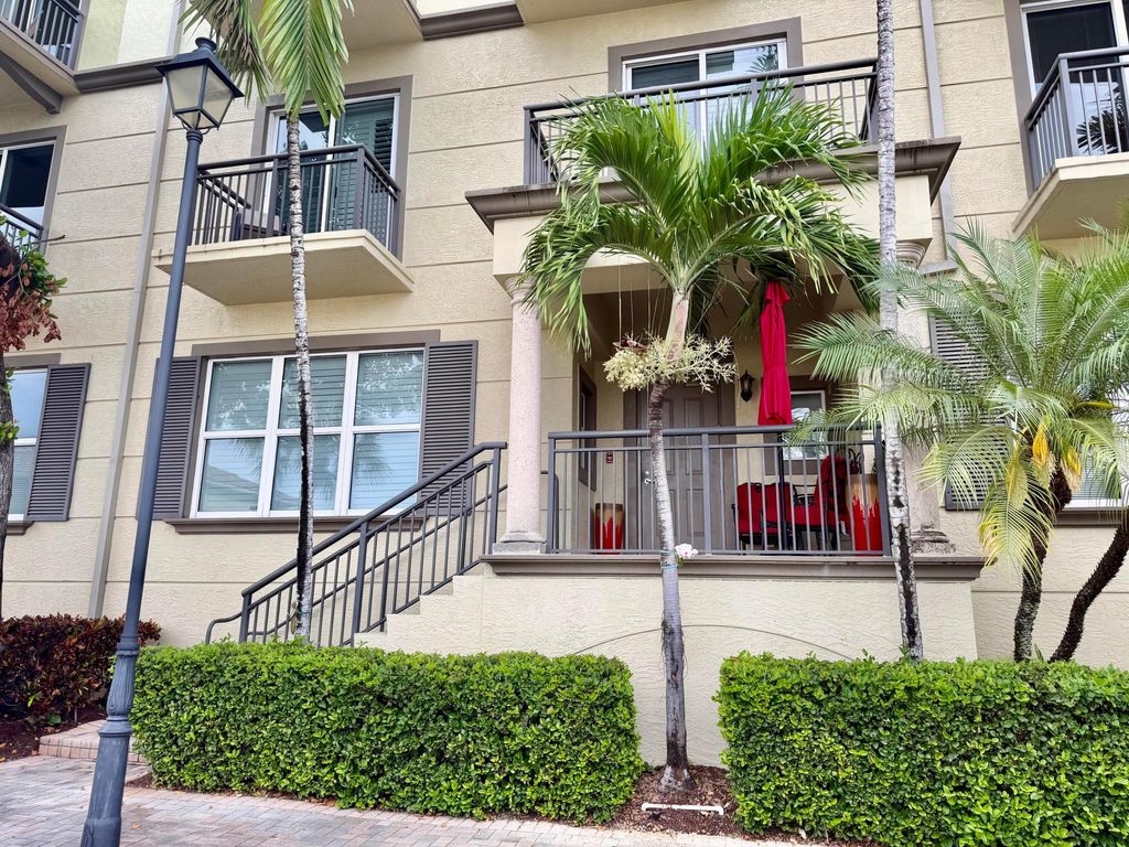 Photo of 2625 NE 14th Avenue #114, Wilton Manors, FL 33334 (MLS # B26022129)