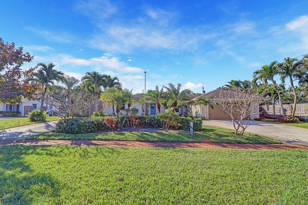 Photo of 5140 LAIRD Lane, Jupiter, FL 33458 (MLS # B26064638)