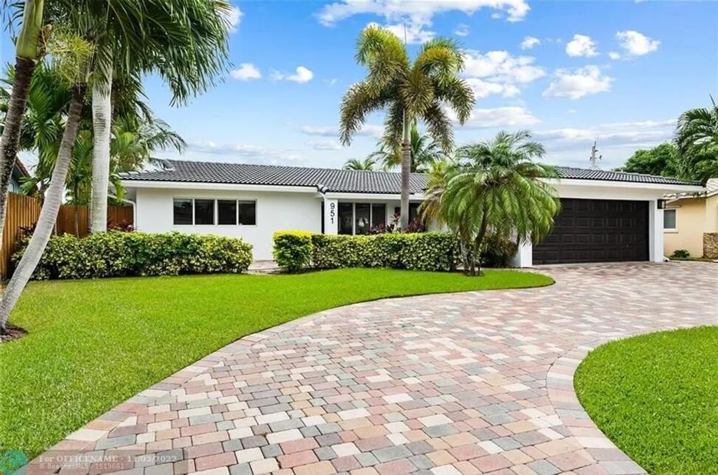 Photo of 951 SE 9th Avenue, Pompano Beach, FL 33060 (MLS # R11101201)