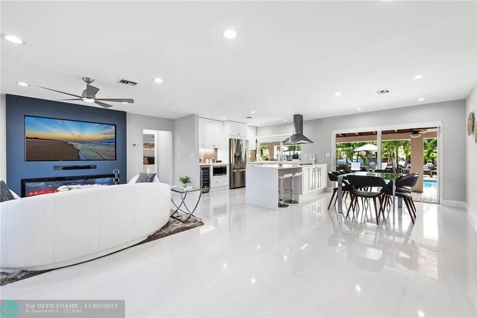 951 SE 9th Avenue, Pompano Beach, FL, 33060/$1,249,000 4 951 SE 9th Avenue