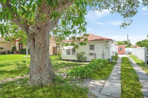 1215 18th Avenue N Lake Worth Beach FL 33460